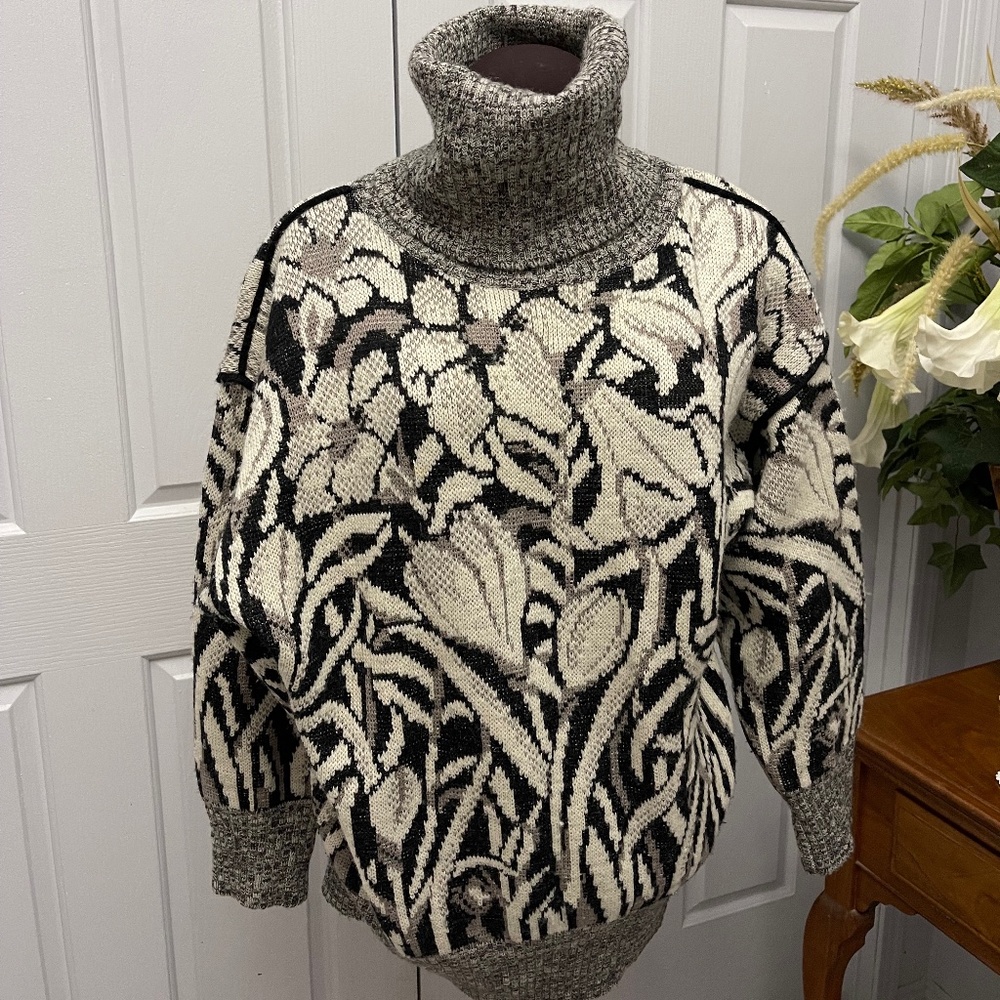 NEEDLEWORKS. Multi-print heavy wool sweater. LARGE/XLARGE
